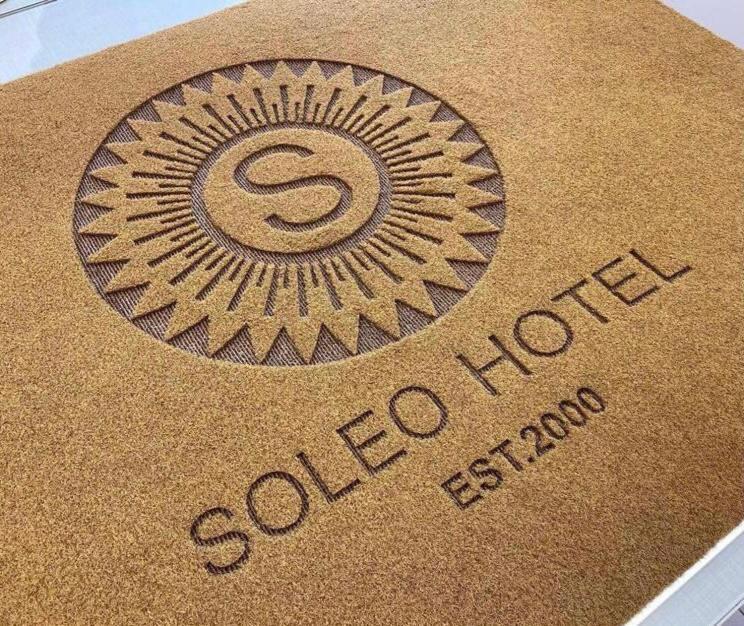 Soleo Hotel Тирана Экстерьер фото