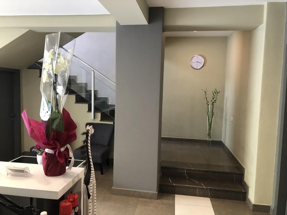 Soleo Hotel Тирана Экстерьер фото